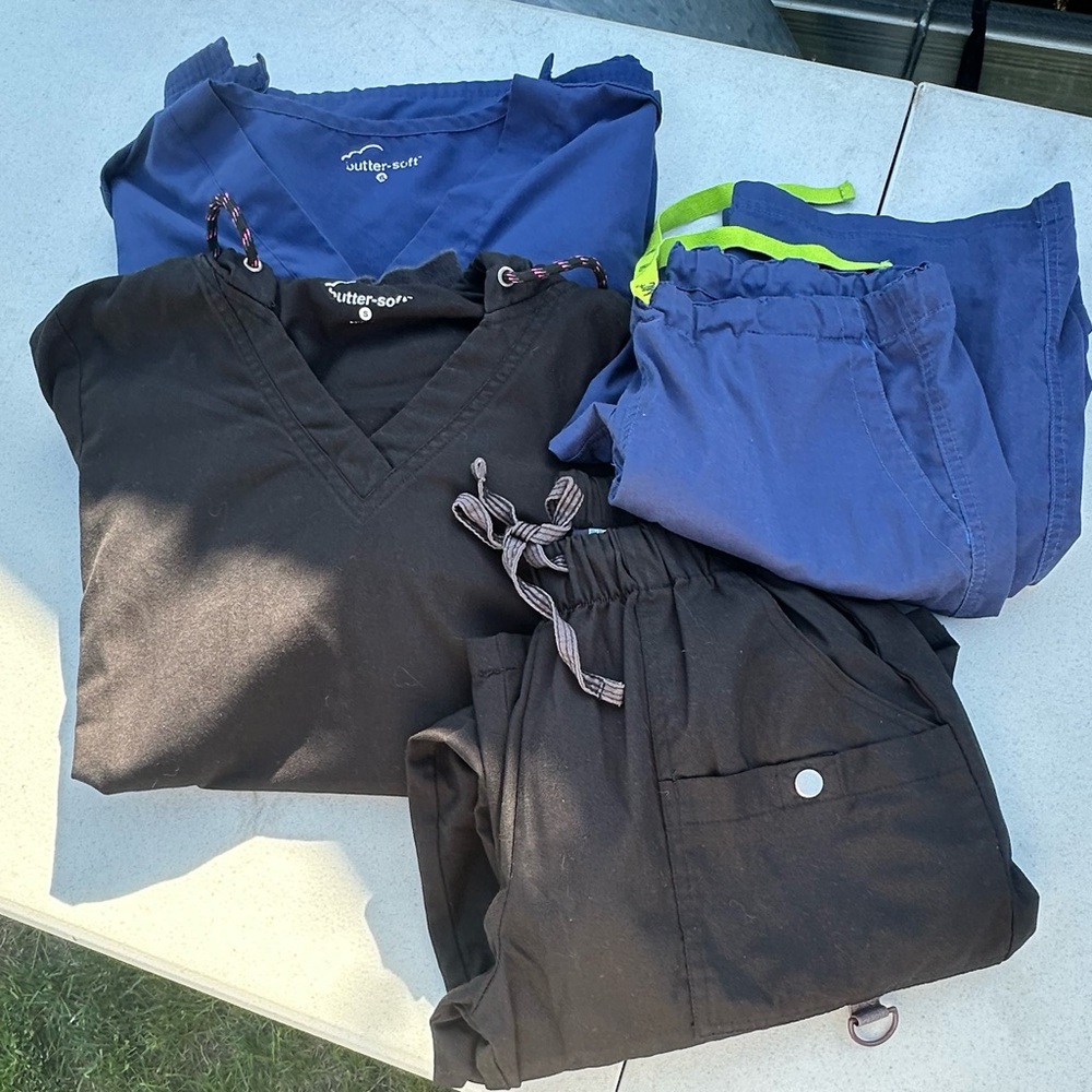 Butter-Soft Scrub Set in Black and Blue